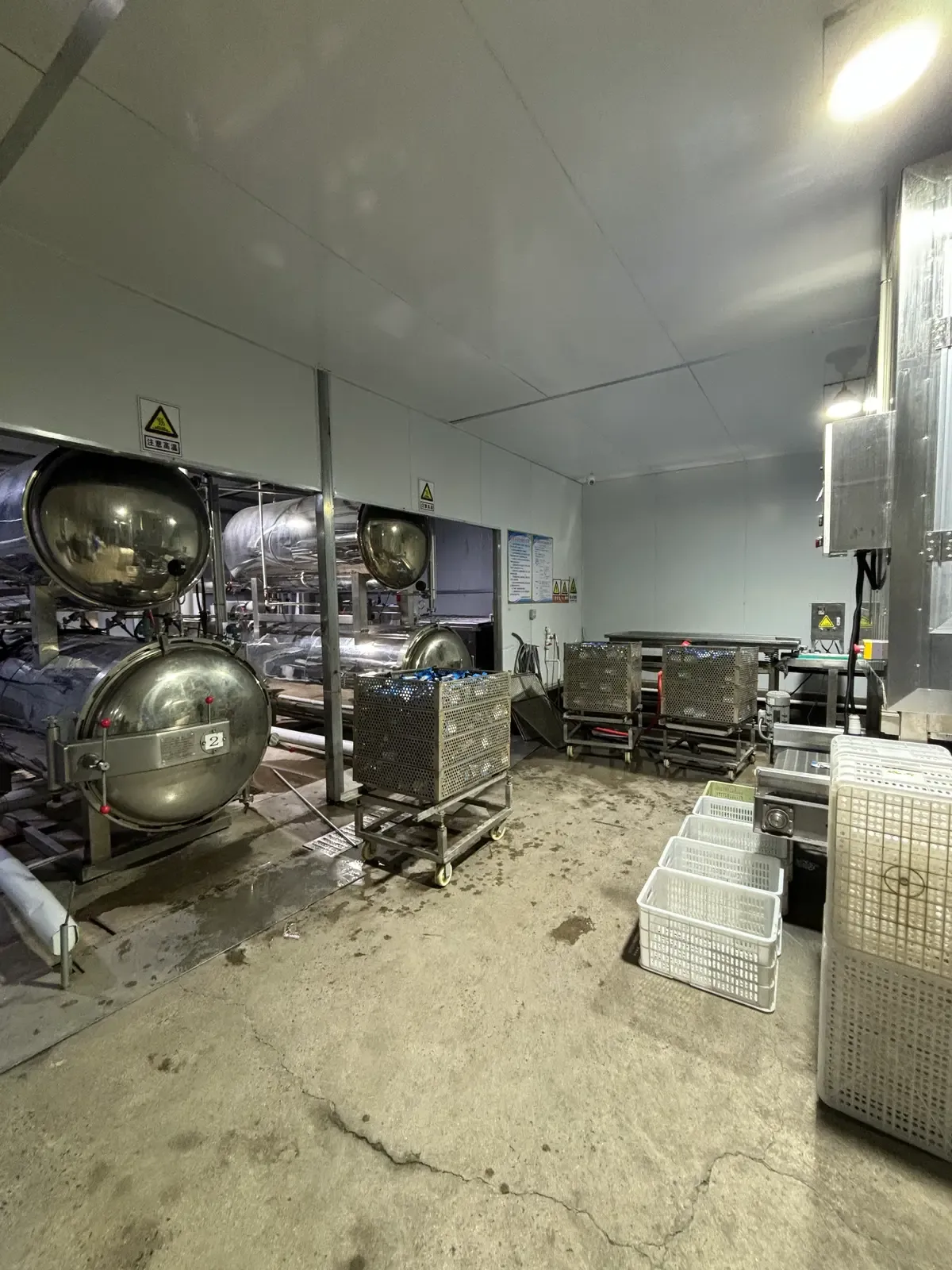 Horizontal retort sterilizer used to sterilise wet pet food